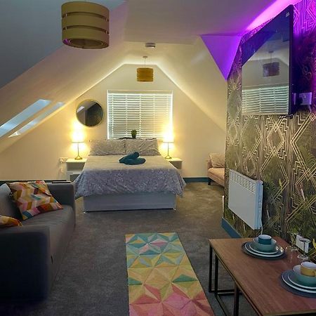Vibrant & Modern Studio Apartment In 버밍엄 외부 사진